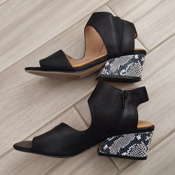 Corso Como SAYGE Black Open Toe 2 in Heel Sandal.    Size 6.5M - Picture 3 of 8